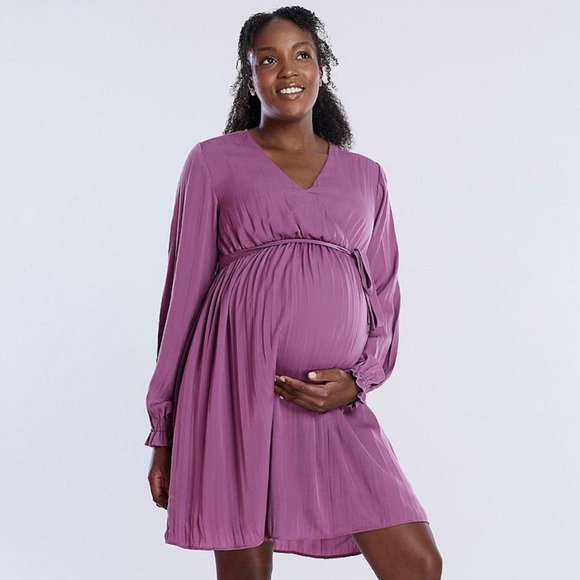 Motherhood Maternity Dresses & Skirts - NWT Motherhood maternity grape nectar woven wrap mini dress size small